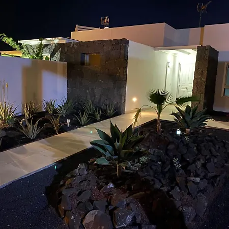 Ashdene - Luxury Modern With Large Heated Pool Wifi Uk Tv Bar & Bbq