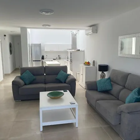 Ashdene - Luxury Modern With Large Heated Pool Wifi Uk Tv Bar & Bbq Villa *