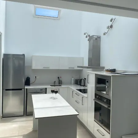 Ashdene - Luxury Modern With Large Heated Pool Wifi Uk Tv Bar & Bbq *