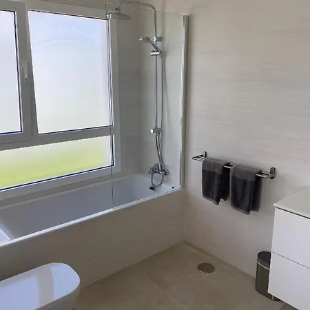 Villa Ashdene - Luxury Modern With Large Heated Pool Wifi Uk Tv Bar & Bbq *