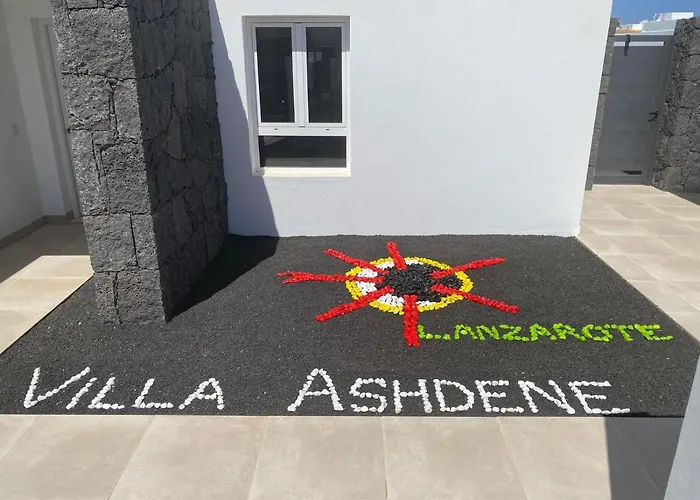 Ashdene - Luxury Modern With Large Heated Pool Wifi Uk Tv Bar & Bbq Villa Playa Blanca (Lanzarote)