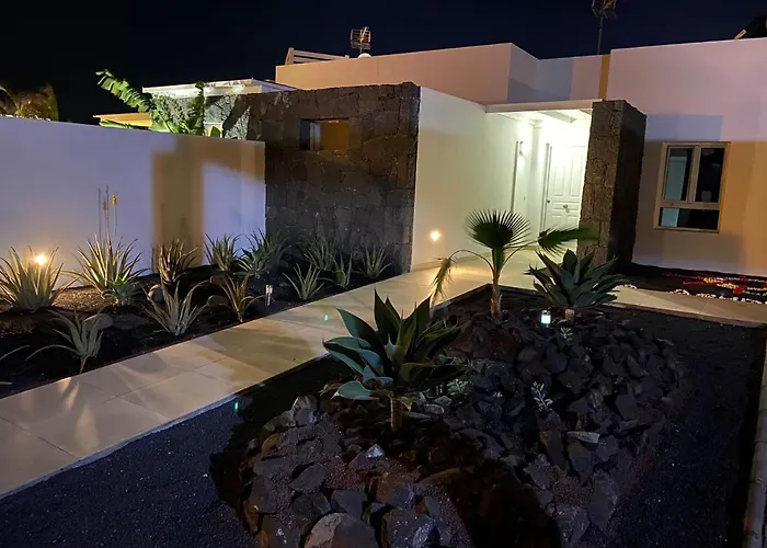 Ashdene - Luxury Modern With Large Heated Pool Wifi Uk Tv Bar & Bbq